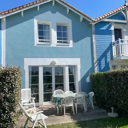 La Petite Maison Bleu *