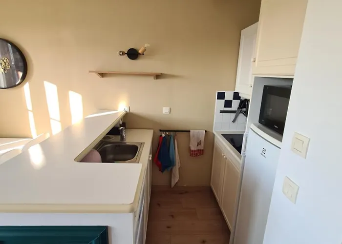 La Petite Maison Bleu *